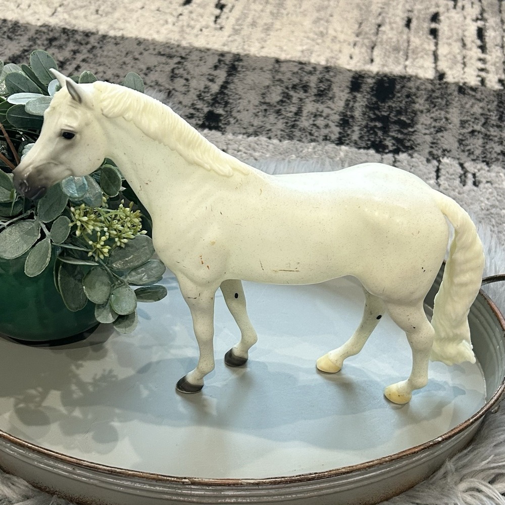 Breyer Horse Traditional Series #1708 "Snowman" Famous jumper!